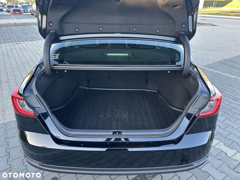 Toyota Camry - 16