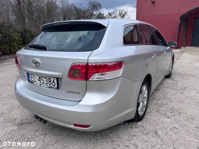 Toyota Avensis - 5