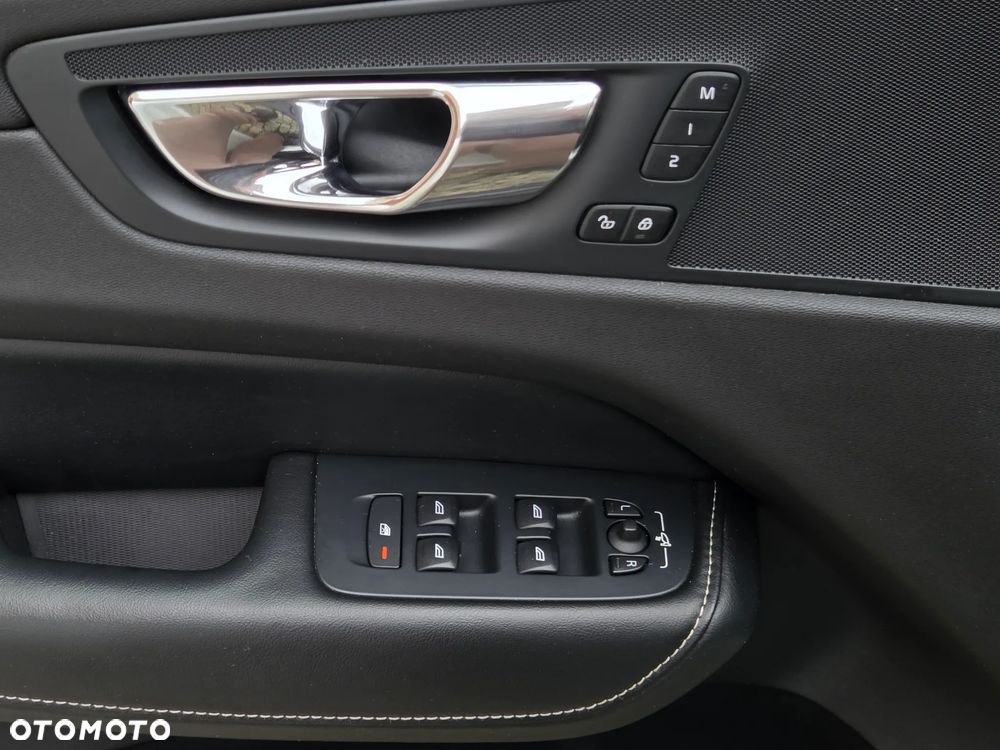 Volvo XC 60 - 30