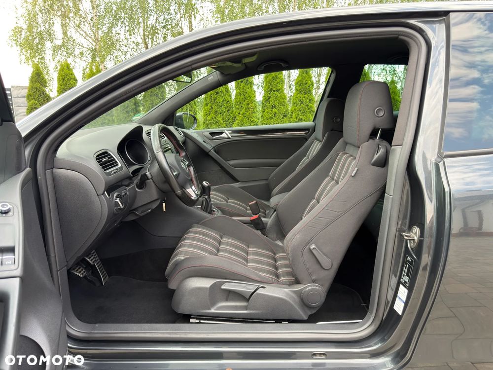 Volkswagen Golf 2.0 GTI - 32
