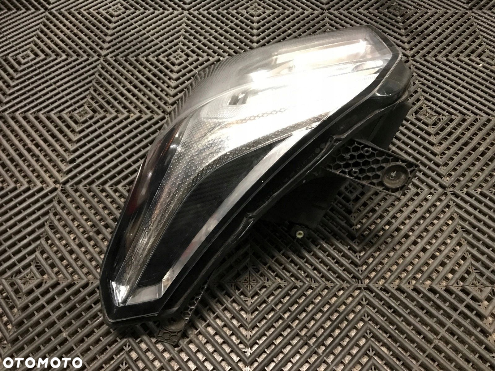 LAMPA LEWA PRZÓD GMC YUKON IV XENON 2014- - 2