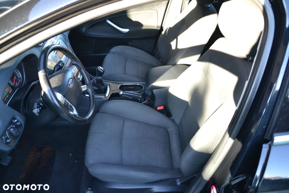 Ford Mondeo 2.0 FF Ghia - 24