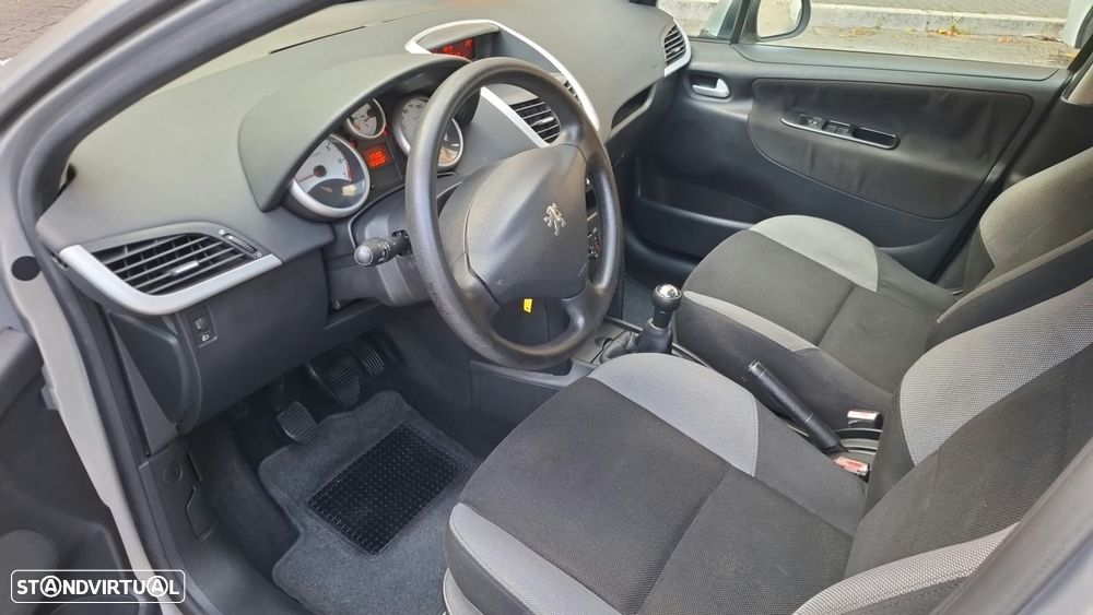 Peugeot 207 1.4 16V Trendy - 10