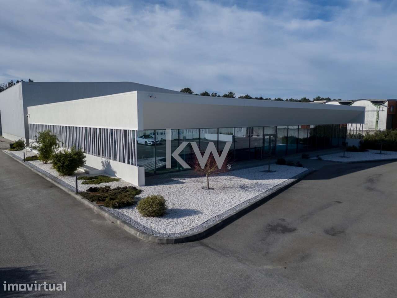 MAGNÍFICAS INSTALAÇÕES COM NAVE INDUSTRIAL/COMERCIAL E ESCRITÓRIOS NA - Grande imagem: 3/60