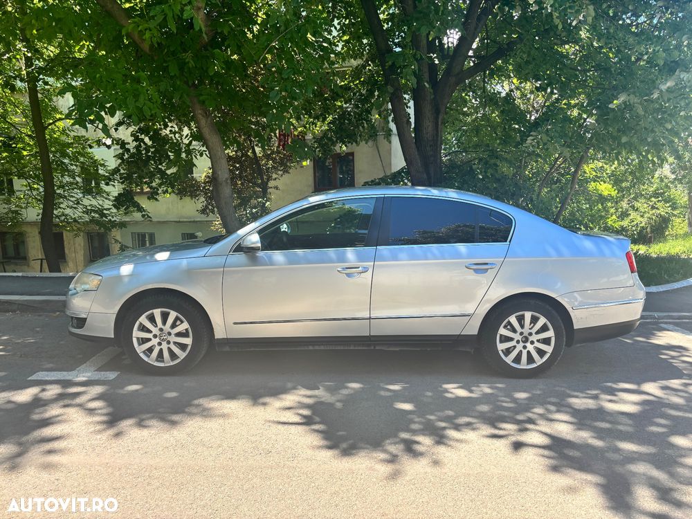 Volkswagen Passat 1.6 FSI Comfortline - 1
