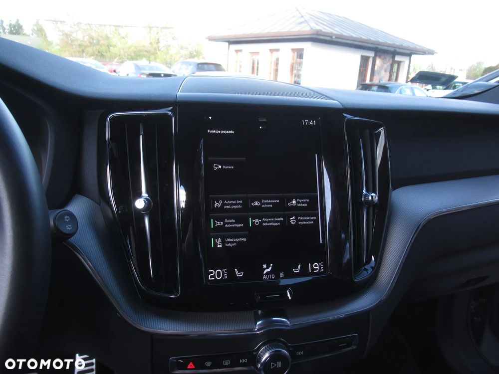 Volvo XC 60 T4 R-Design - 22