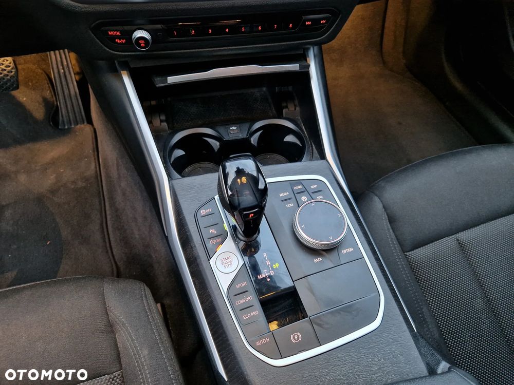 BMW Seria 3 320d Touring Luxury Line - 12