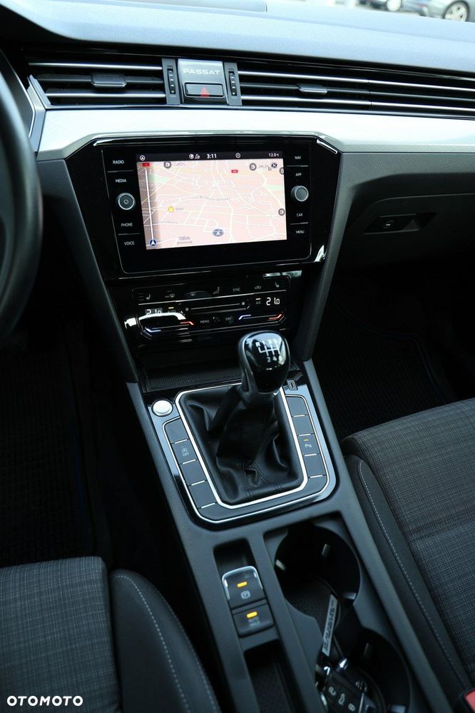 Volkswagen Passat - 16