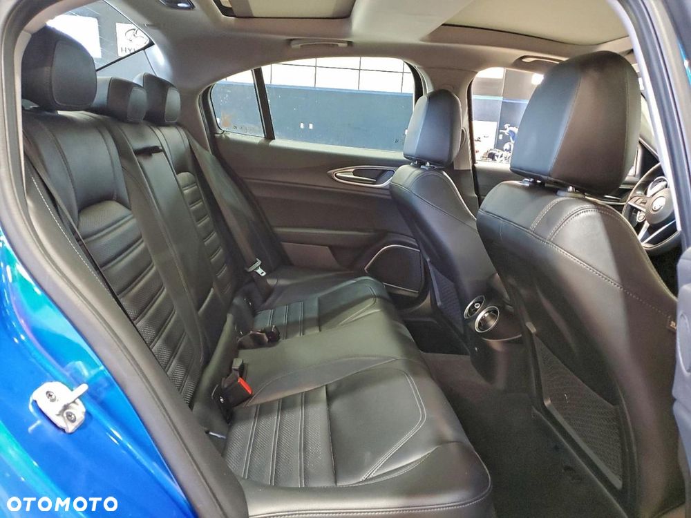 Alfa Romeo Giulia 2.0 Turbo 16V AT8-Q4 Ti - 9