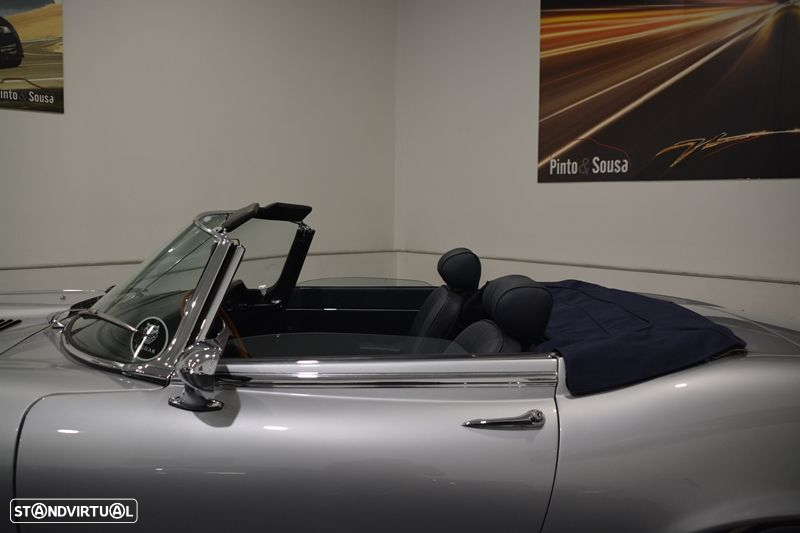Jaguar E-Type - 36