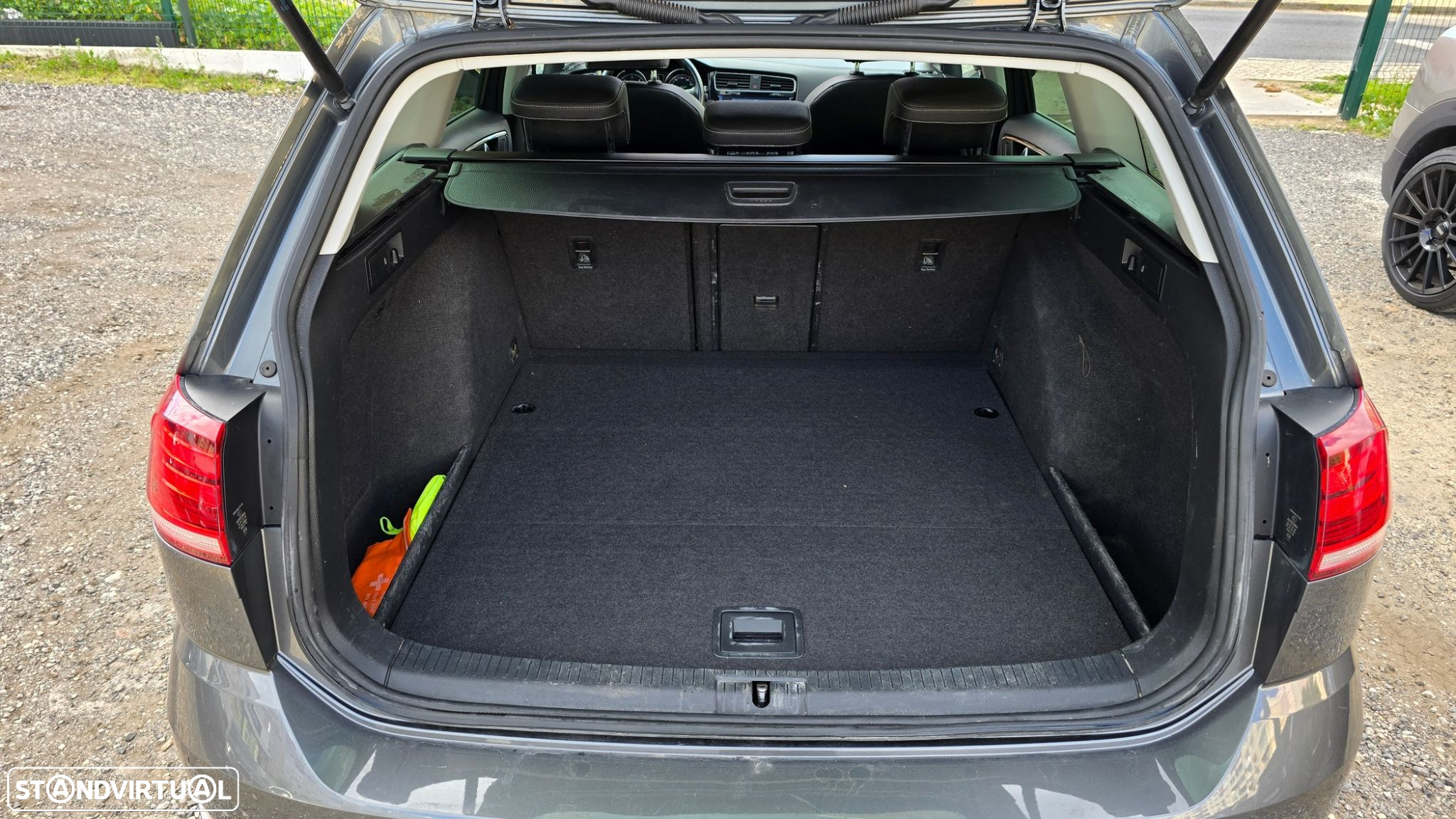 VW Golf Variant 1.6 TDi Highline DSG - 56