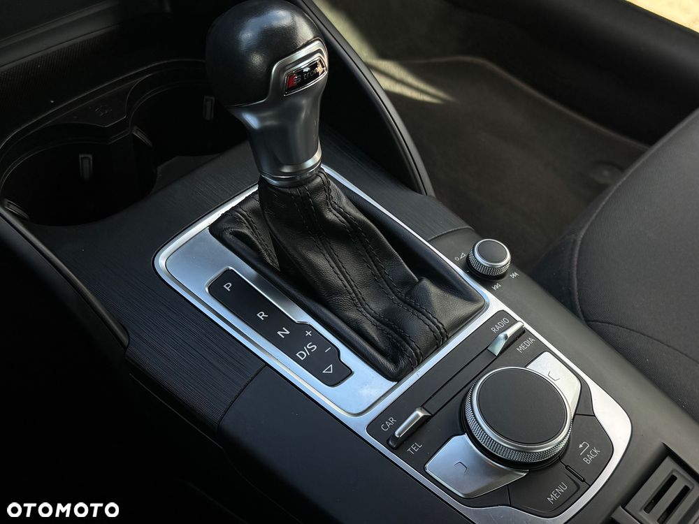 Audi A3 Sportback 30 TFSI S tronic design - 26