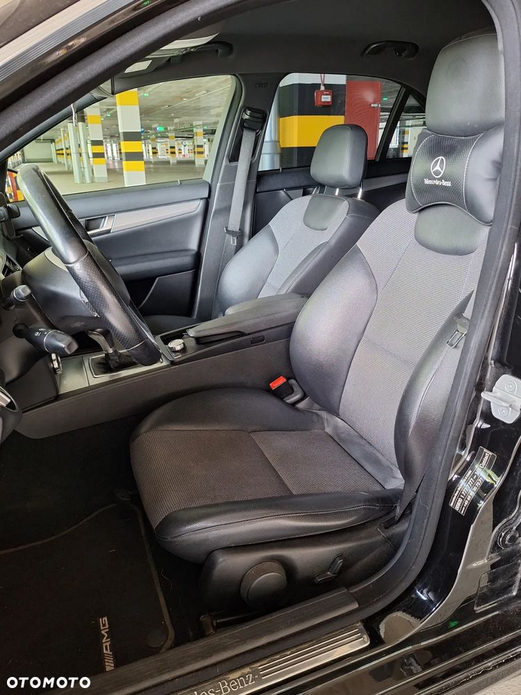 Mercedes-Benz Klasa C 180 CGI BlueEFFICIENCY Avantgarde - 9