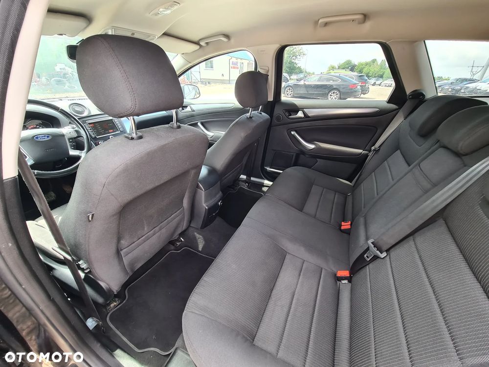 Ford Mondeo - 30