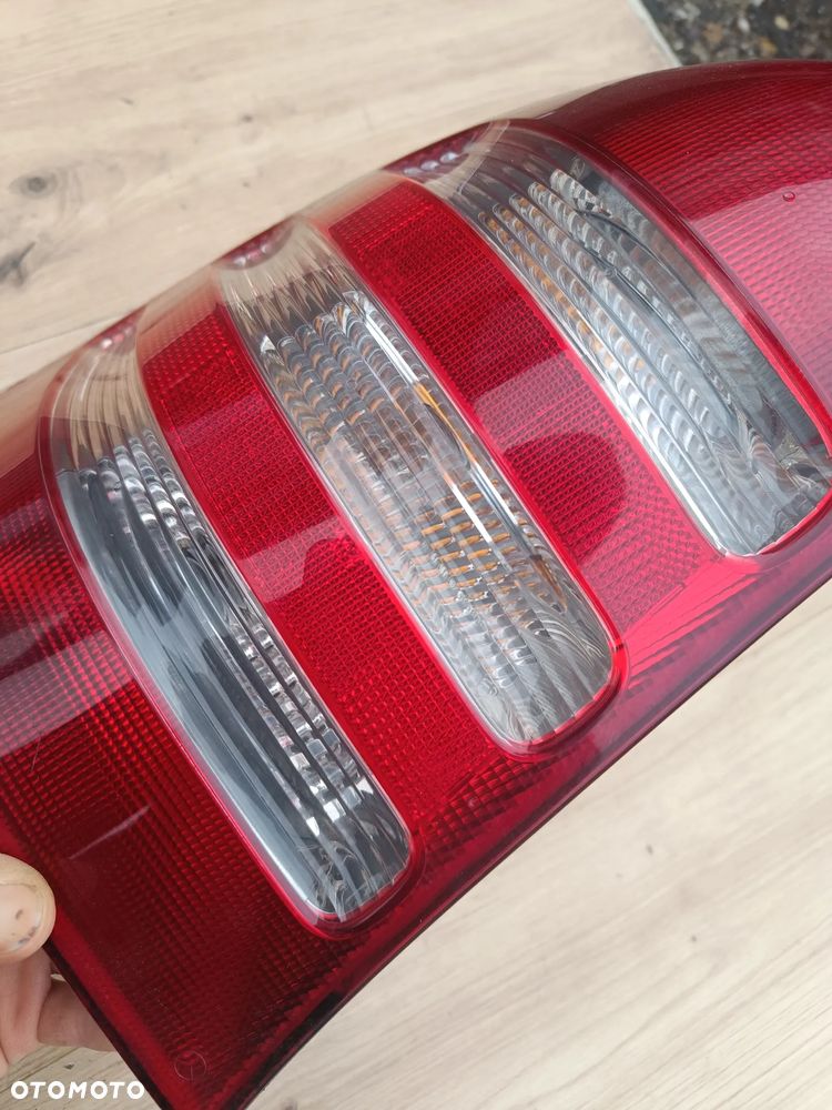 MERCEDES W203 C-KLASA KOMBI LAMPA TYL TYLNA LEWA PRAWA - 19