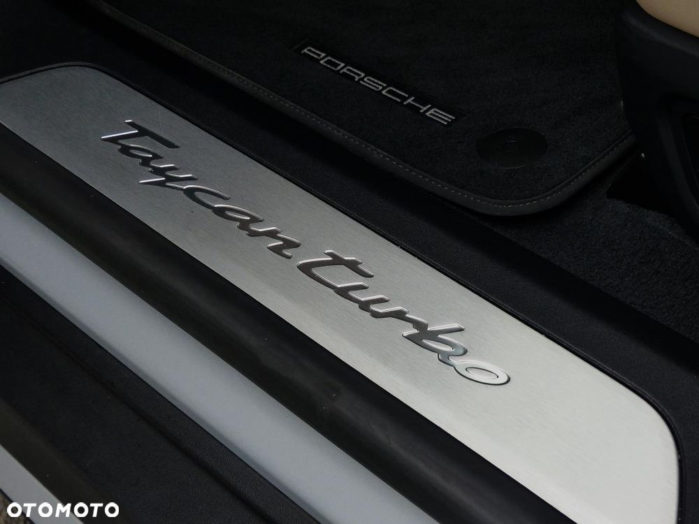 Porsche Taycan Turbo - 24
