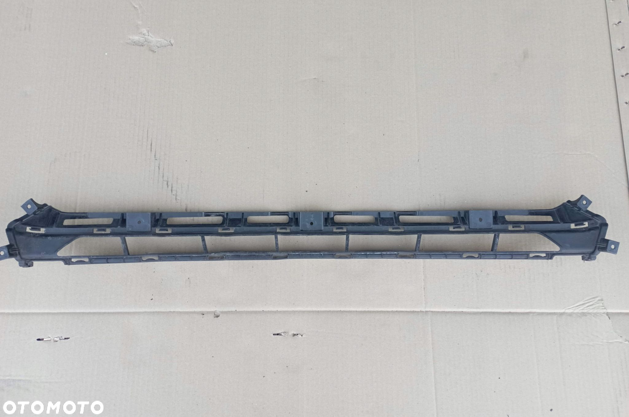 HYUNDAI I20 II 2 KRATKA ATRAPA ŚRODKOWA ZDERZAKA PRZÓD 86562-C8100 - 2