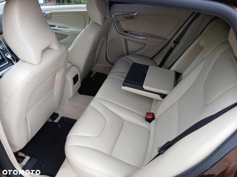 Volvo V60 Cross Country D3 Summum - 31