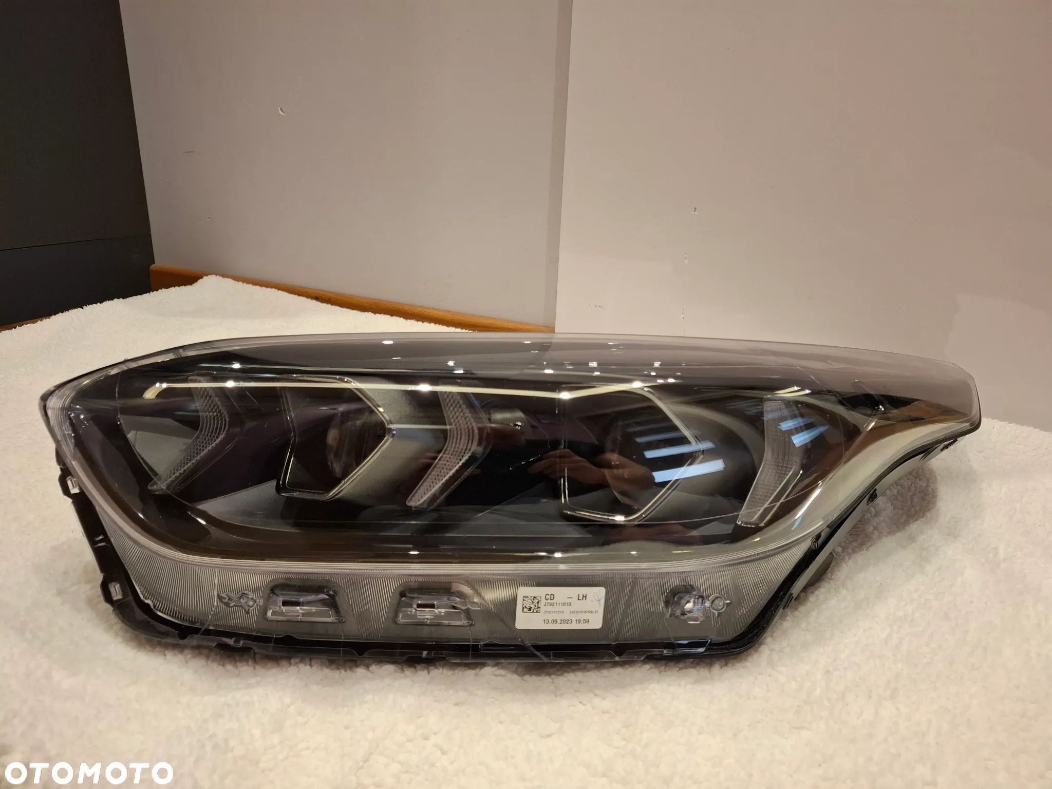 Lampa przednia lewa KIA PROCEED GT 2023 - 1