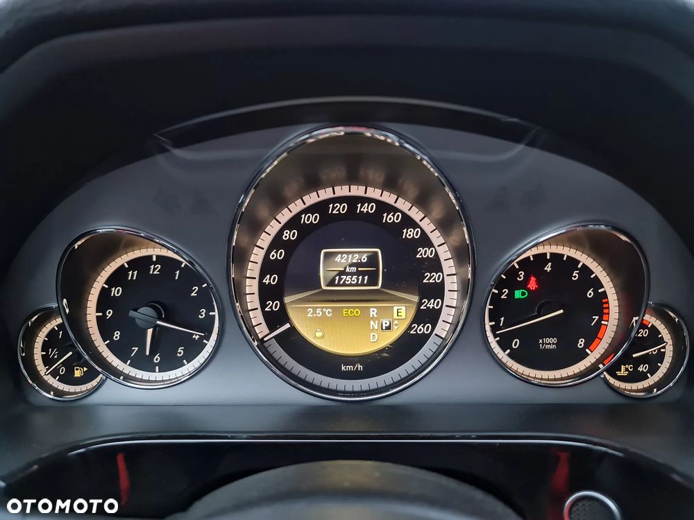 Mercedes-Benz Klasa E 200 CGI BlueEFFICIENCY 7G-TRONIC Avantgarde - 12