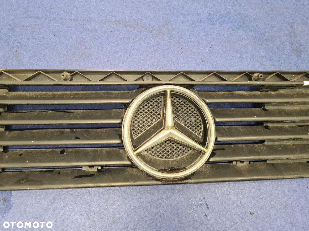 MERCEDES BENZ MB 100 ATRAPA GRILL - 3