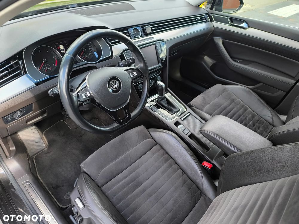 Volkswagen Passat 2.0 TDI Bi-Turbo BMT 4Mot Highline DSG - 9