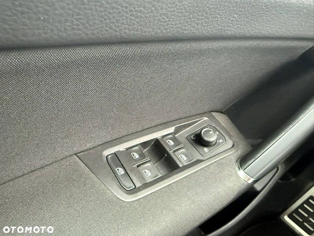 Volkswagen Touran 1.4 TSI (BlueMotion Technology) SOUND - 25