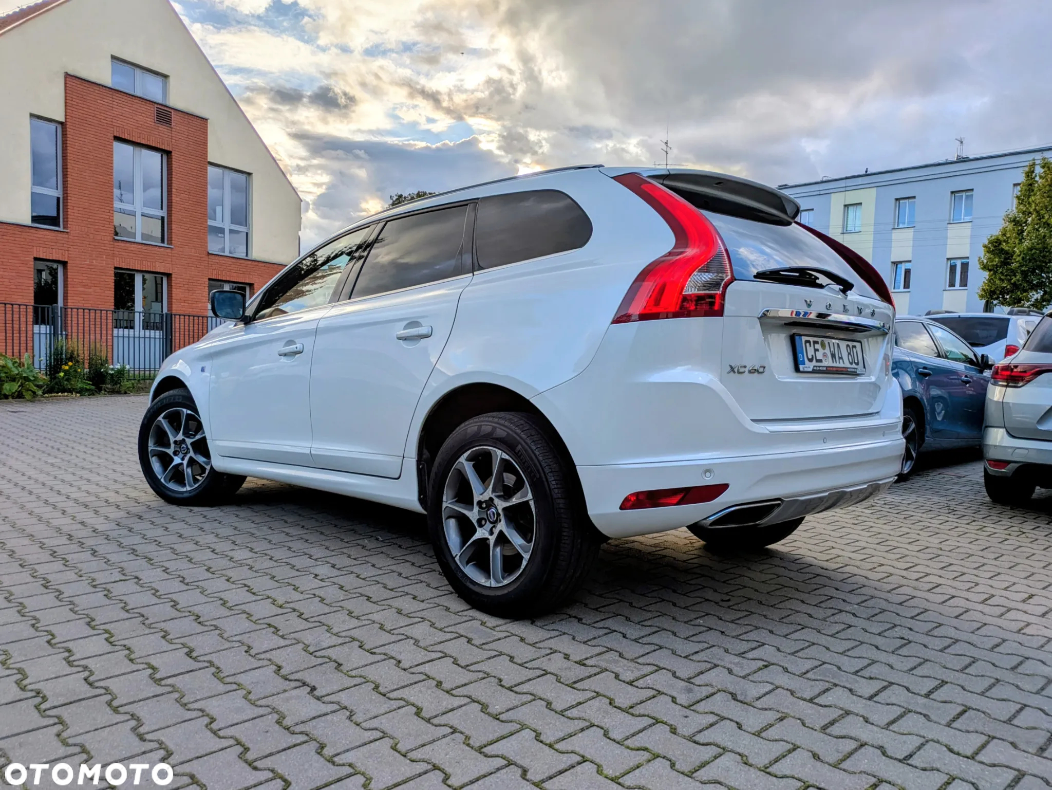 Volvo XC 60 D4 Drive-E Ocean Race - 4