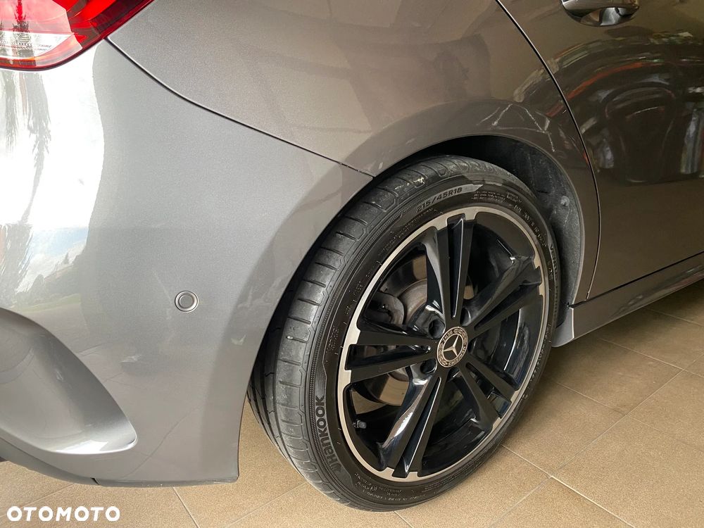 Mercedes-Benz Klasa A 220 4-Matic AMG Line 7G-DCT - 25