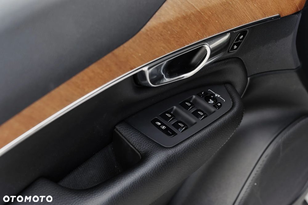 Volvo XC 90 T6 AWD Momentum 7os - 17