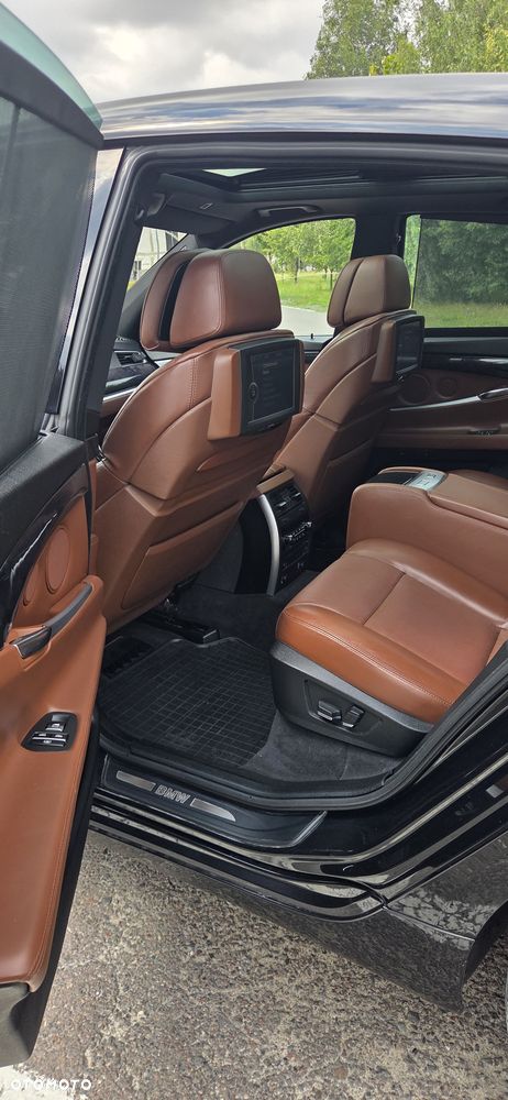 BMW Seria 5 550i - 7