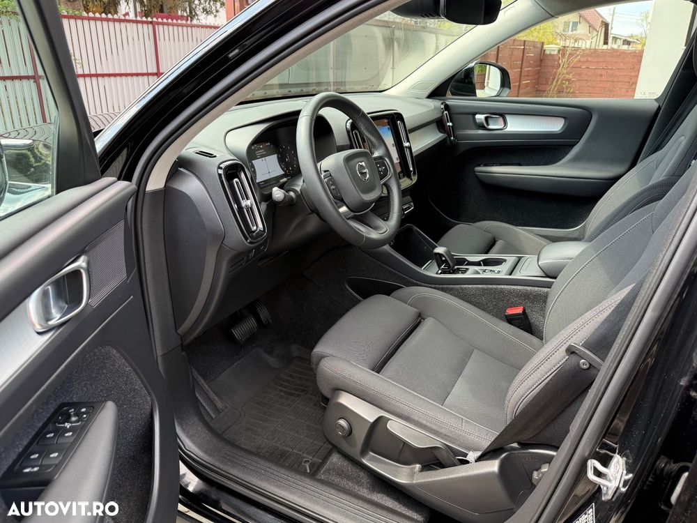 Volvo XC 40 B4 AT8 Mild Hybrid Momentum Pro - 3