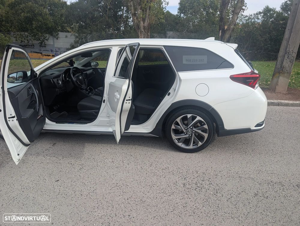 Toyota Auris Touring Sports 1.8 HSD Freestyle - 12