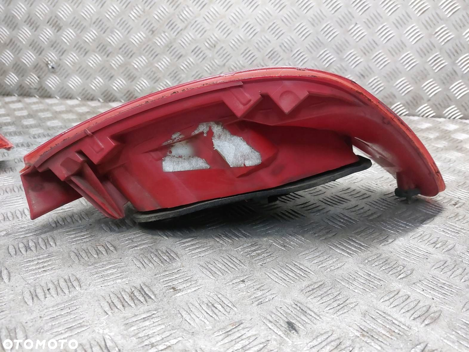LAMPA LEWY TYŁ + PRAWY TYŁ PEUGEOT 307 I HB 5D - 3