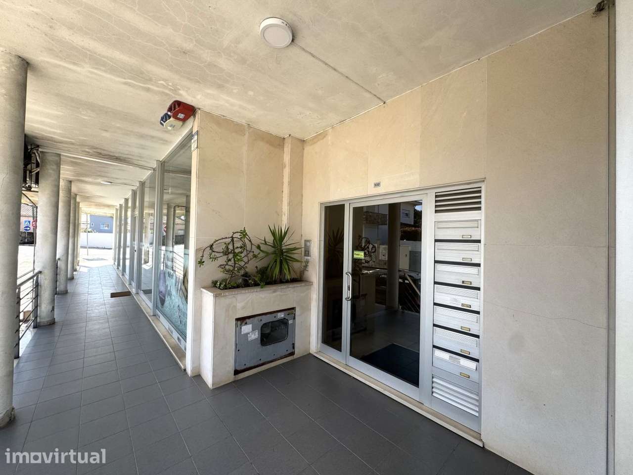 Apartamento T2 com excelentes áreas - Grande imagem: 4/53
