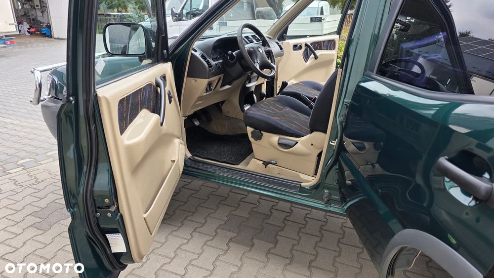 Nissan Terrano 2.7 TDi Comfort - 24