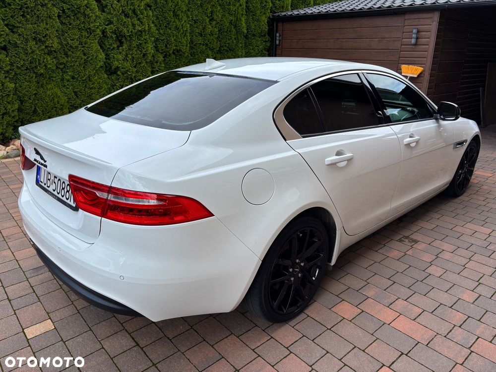 Jaguar XE 2.0 D Prestige - 7