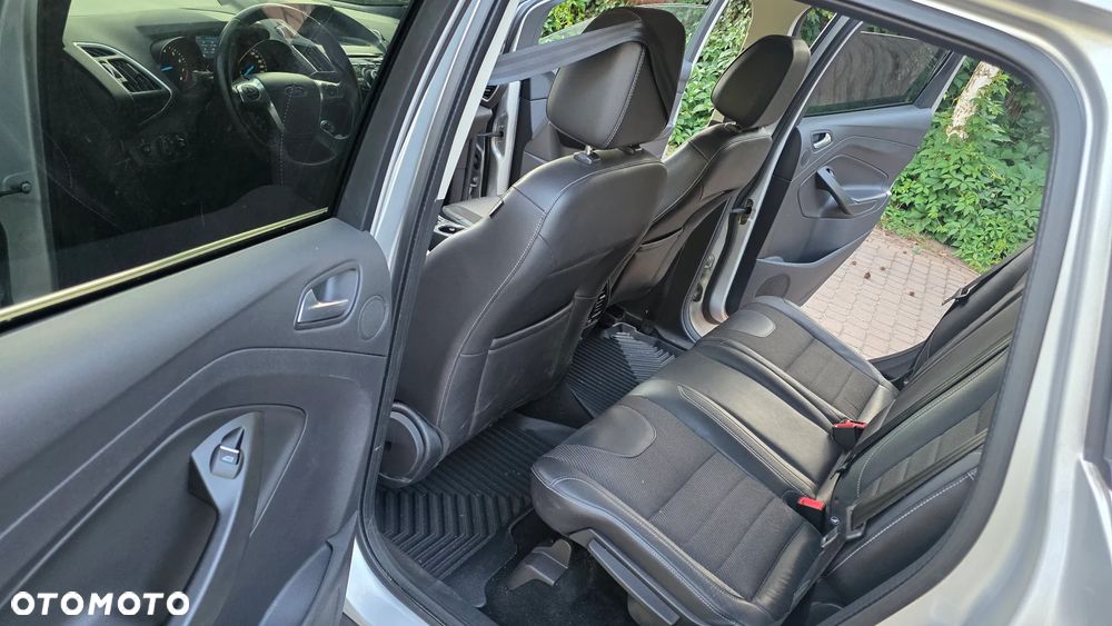 Ford Kuga 1.6 EcoBoost 4x4 Titanium - 35