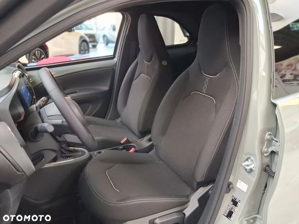 Toyota Aygo X Hybrid 1.5 Style e-CVT - 11