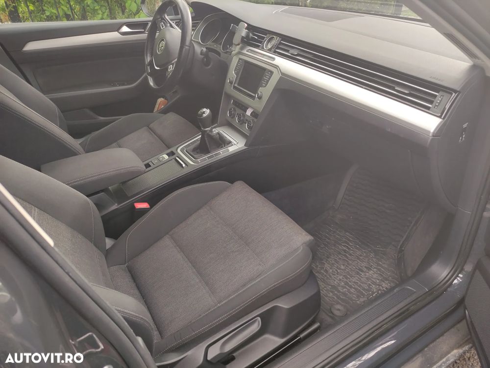 Volkswagen Passat 2.0 TDI Comfortline - 9
