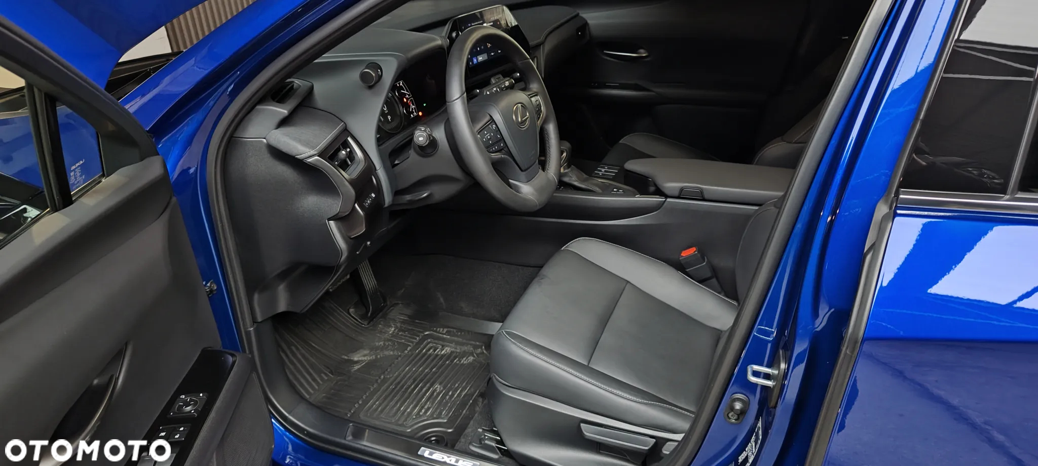 Lexus UX - 12