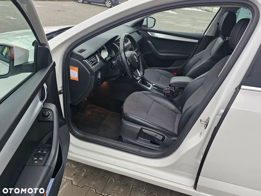 Skoda Octavia 1.6 TDI DSG Ambition - 27