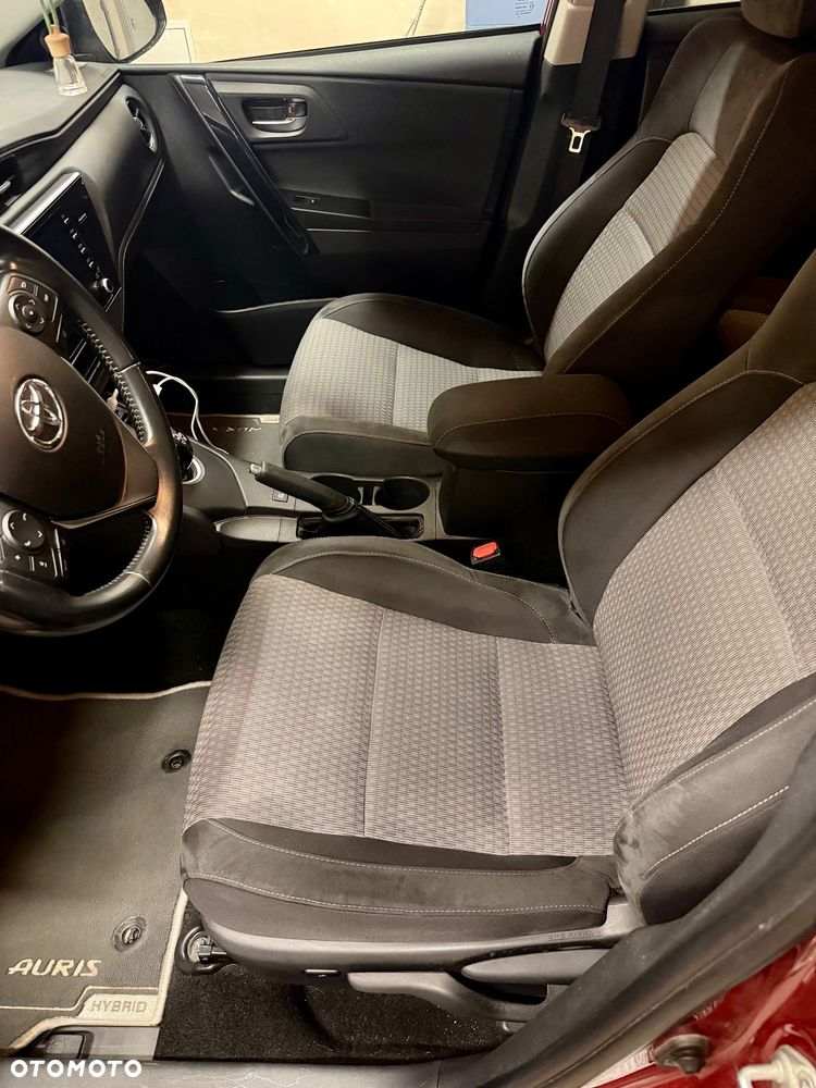 Toyota Auris Hybrid 135 Selection - 12