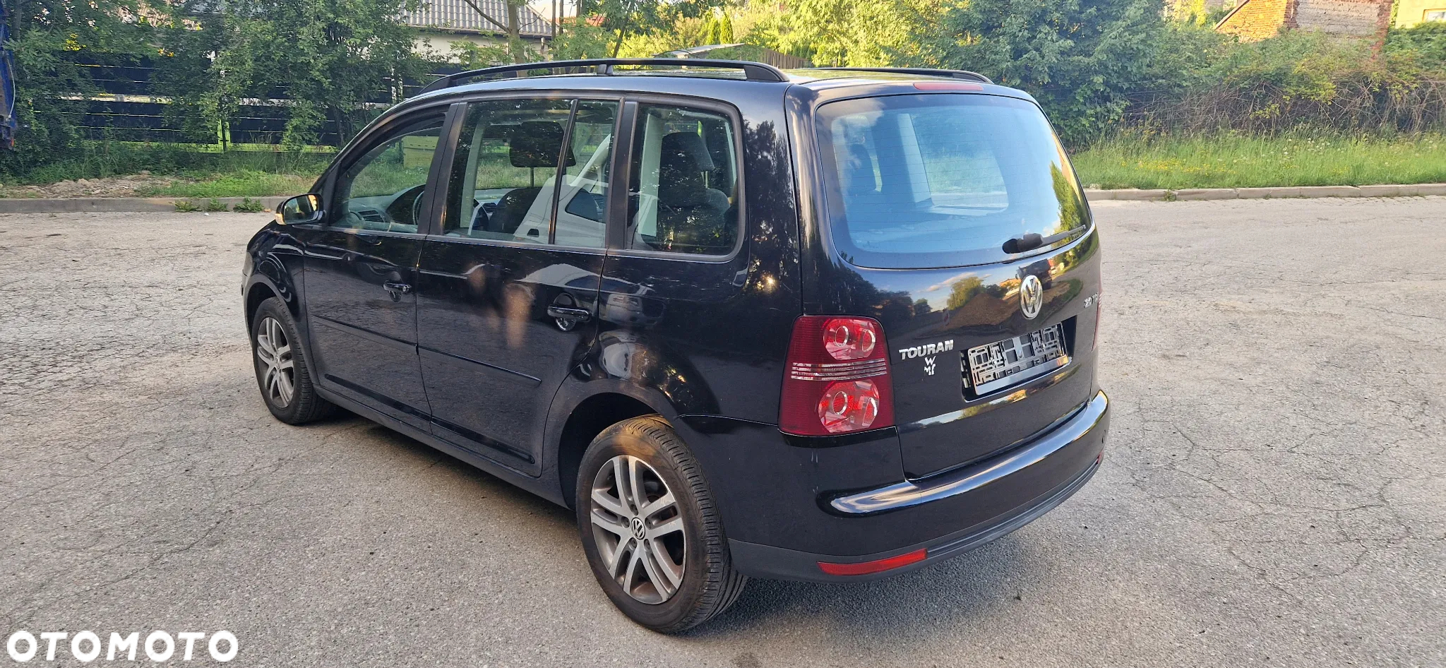 Volkswagen Touran 2.0 TDI Trendline DSG - 4