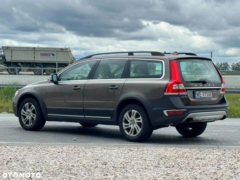 Volvo XC 70 T6 AWD Momentum - 4