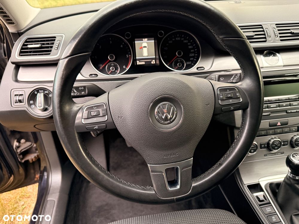 Volkswagen Passat 1.6 TDI BlueMotion Technology Comfortline - 9