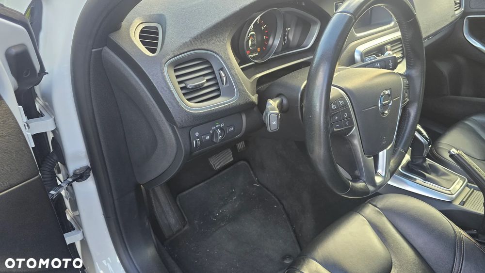 Volvo V40 Cross Country T3 Drive-E Summum - 25