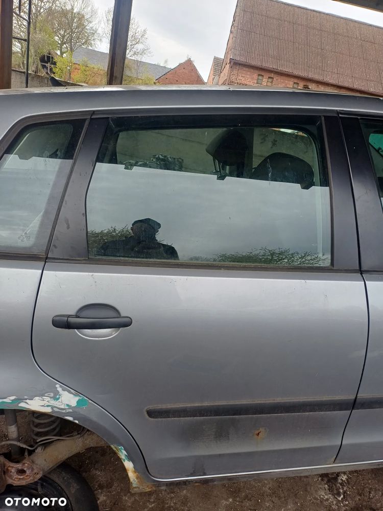 Drzwi lewe prawe LA7R Volkswagen Polo 9n3 4d 1.4 05r 4 drzwiowe - 3