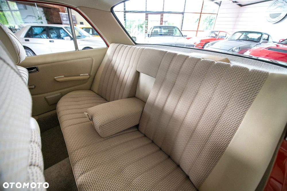 Mercedes-Benz W123 - 36