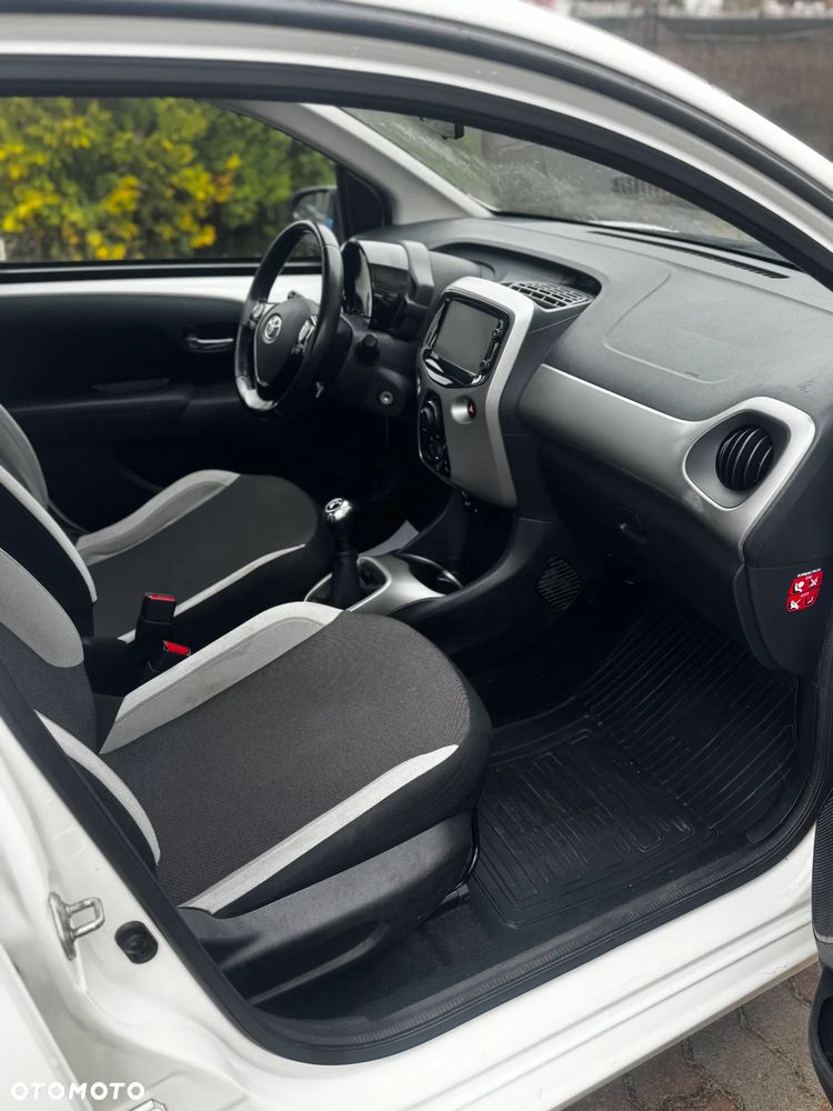 Toyota Aygo x-play touch - 9